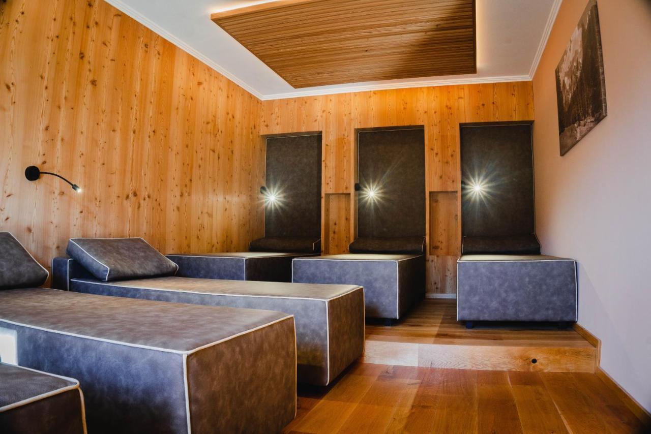 Dolomitenhotel Weisslahnbad Тирес Екстериор снимка