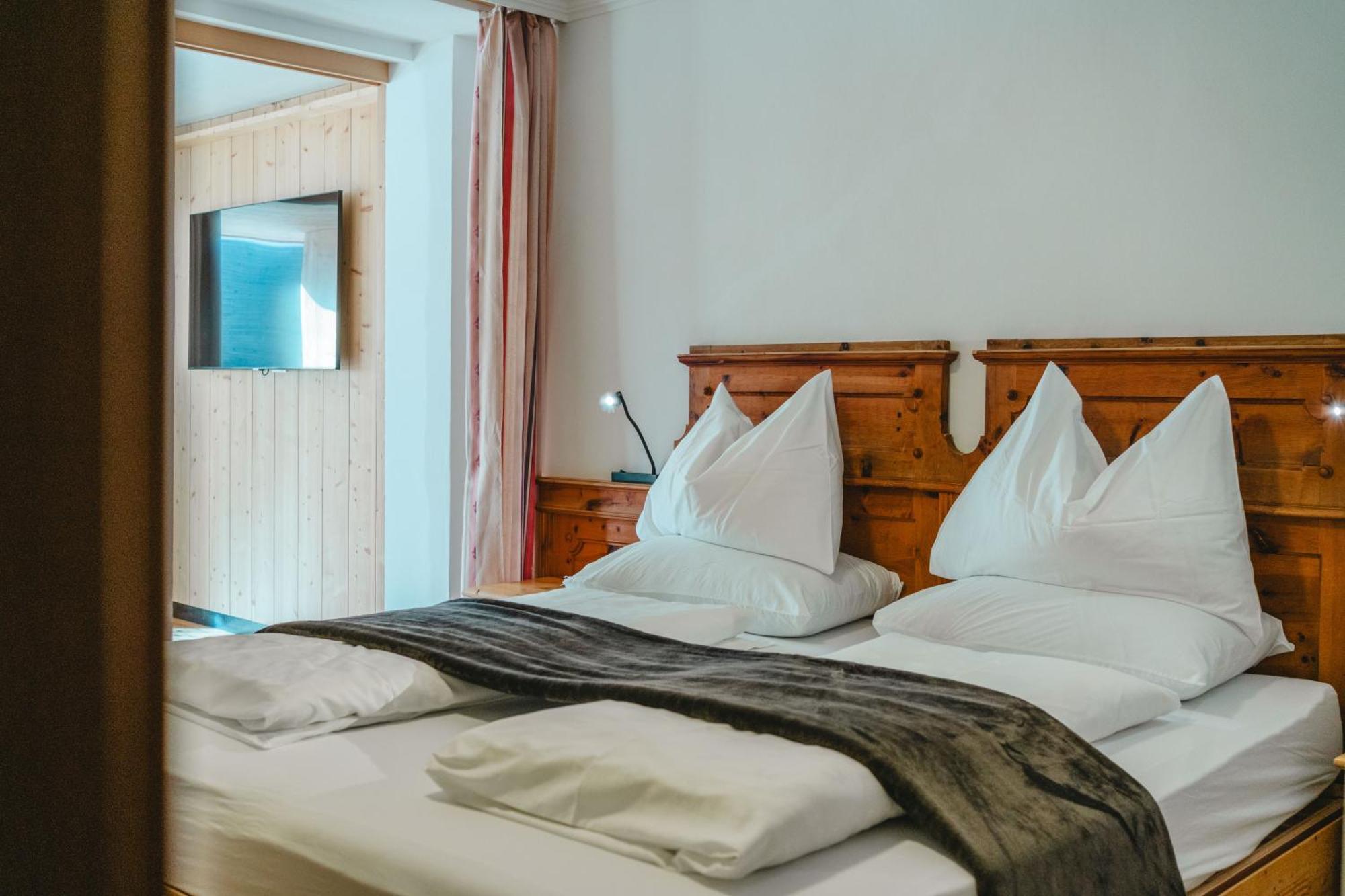 Dolomitenhotel Weisslahnbad Тирес Екстериор снимка