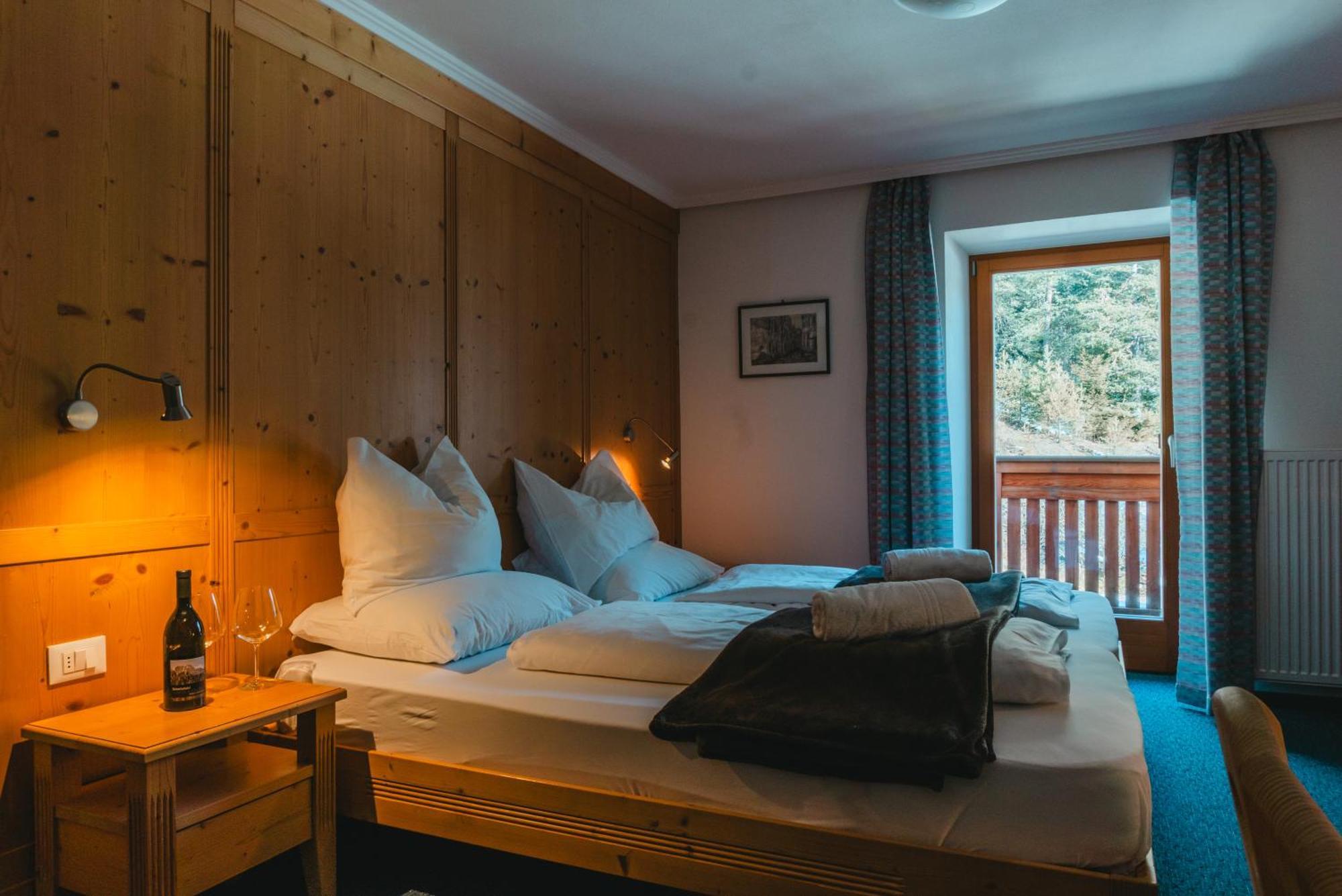 Dolomitenhotel Weisslahnbad Тирес Екстериор снимка