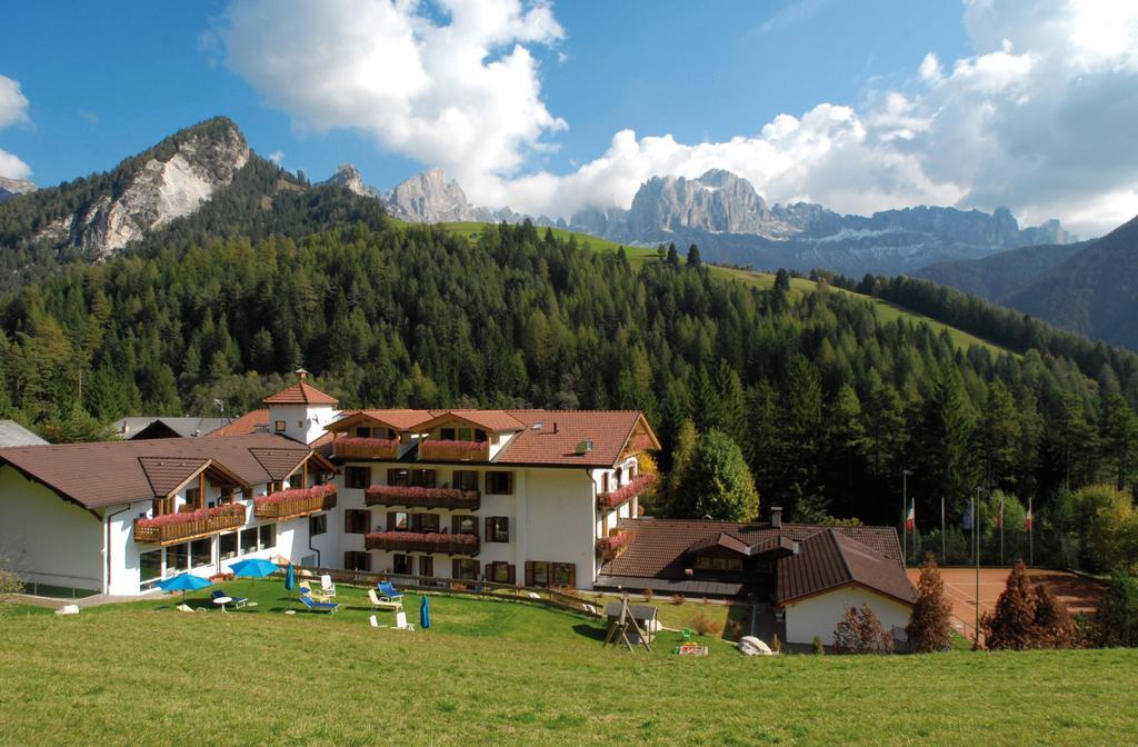 Dolomitenhotel Weisslahnbad Тирес Екстериор снимка